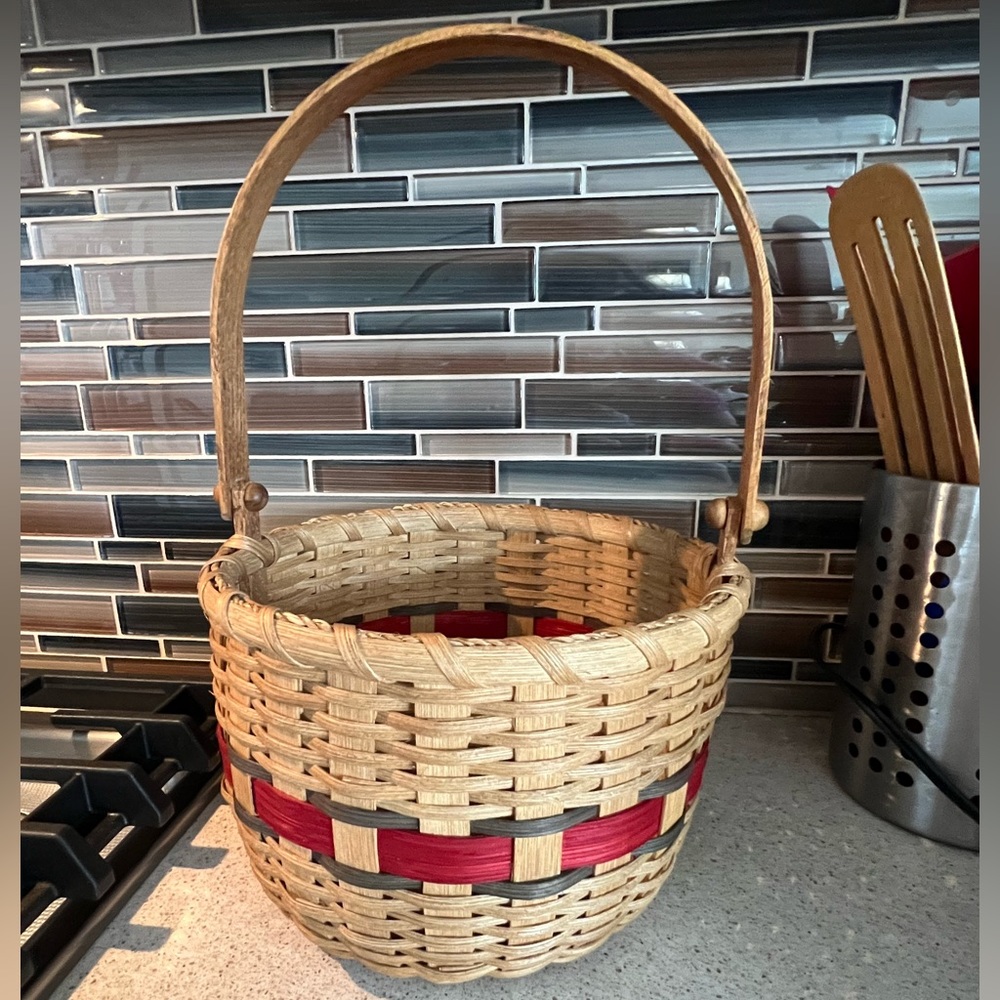 Artisan crafted signed and dated 1996 vintage basket